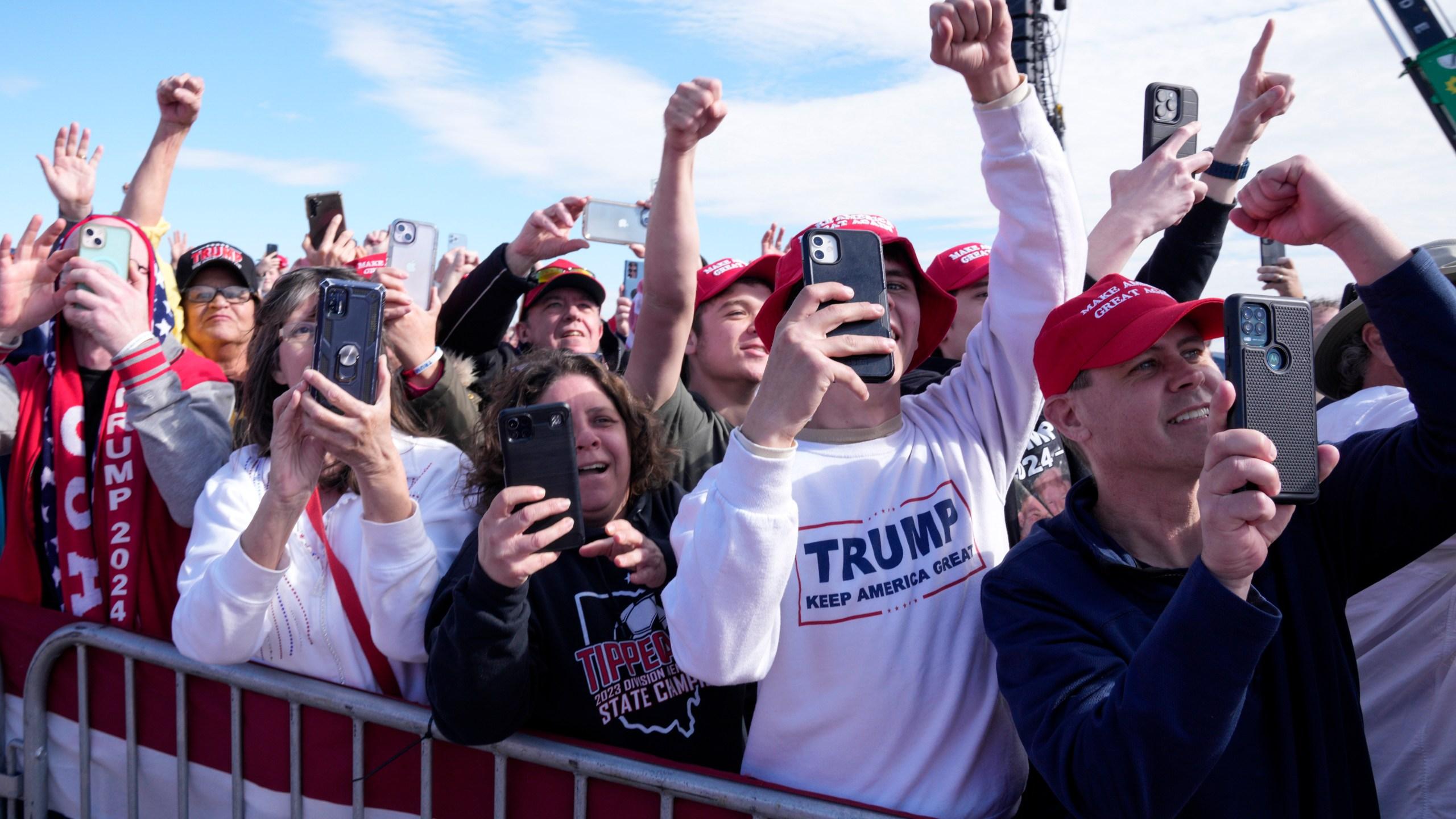 Trump ramps up dark rhetoric in Ohio stump speech for Senate ...