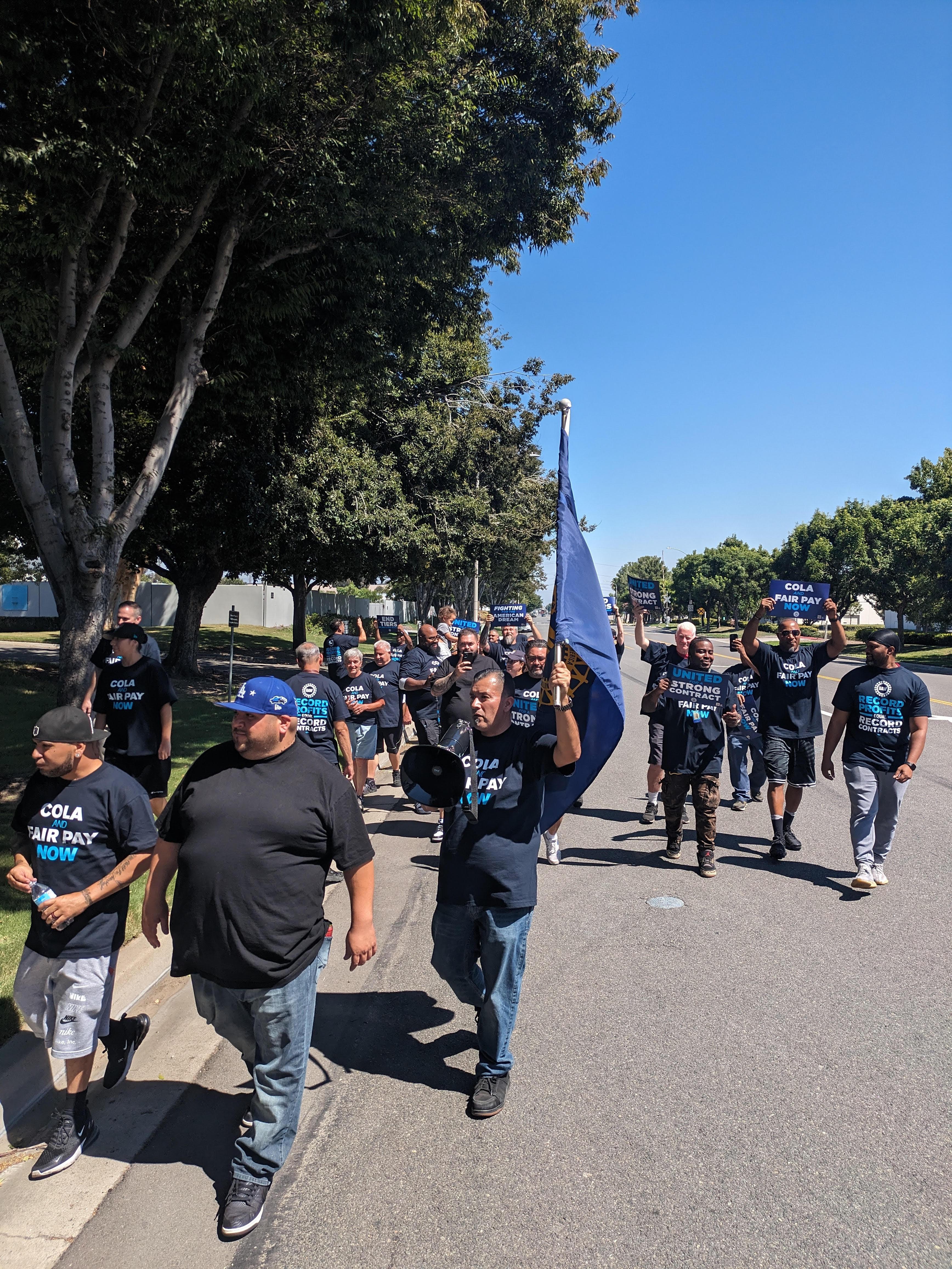 UAW workers at Ontario parts distribution center poised to strike ...