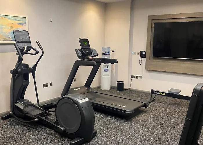 Top Hotels Near Belfast Airport for City Explorers